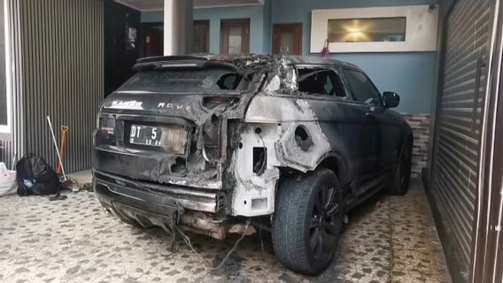 Mobil Range Rover Dibakar Orang Tak Dikenal di Parkiran Rumah Korban di Cipadu Tangerang