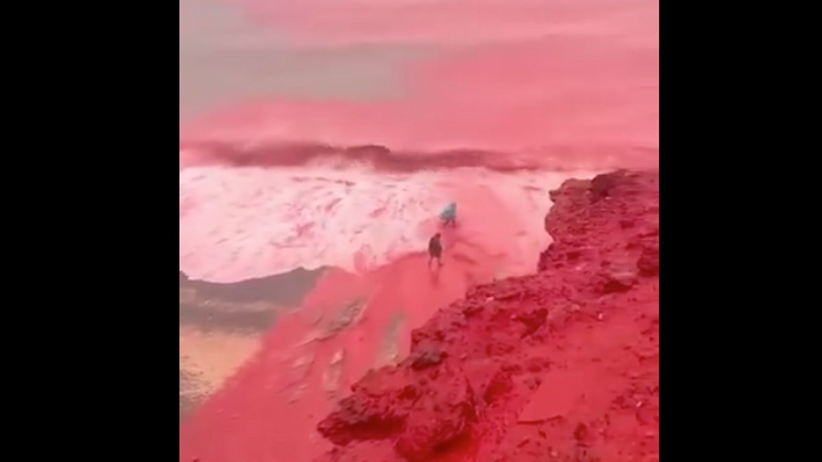 Rain Makes Iran's Hormuz Island Beach Red
