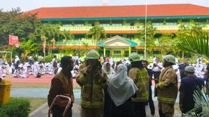 SMA 34 Cilandak Jaksel Terbakar, Ratusan Siswa Berhamburan Keluar Ruangan