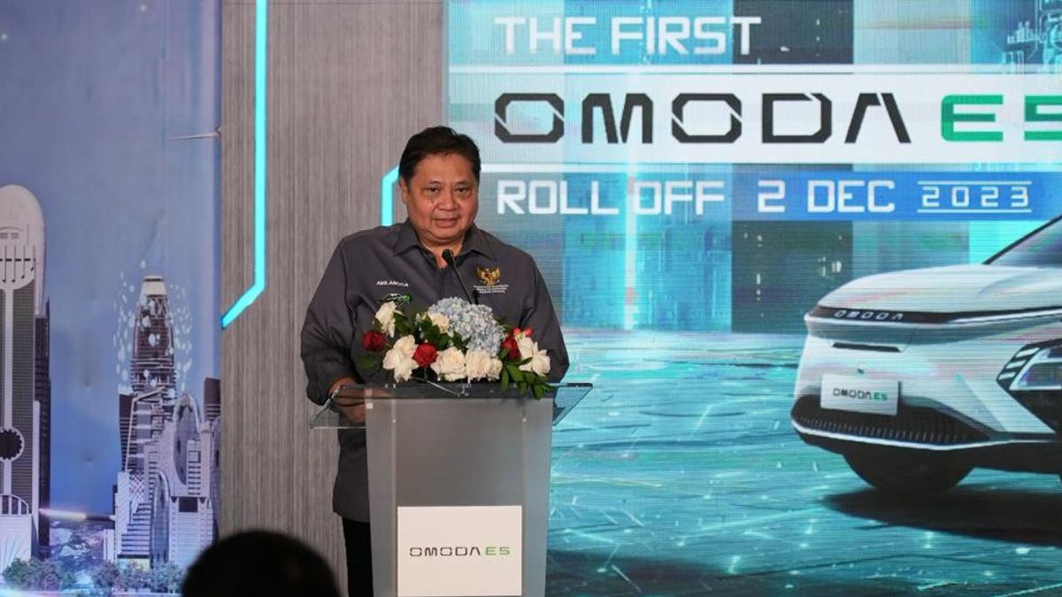 自動車産業を奨励し、エアランガはインドネシアが世界市場の電気自動車メーカーになる準備ができていると言います