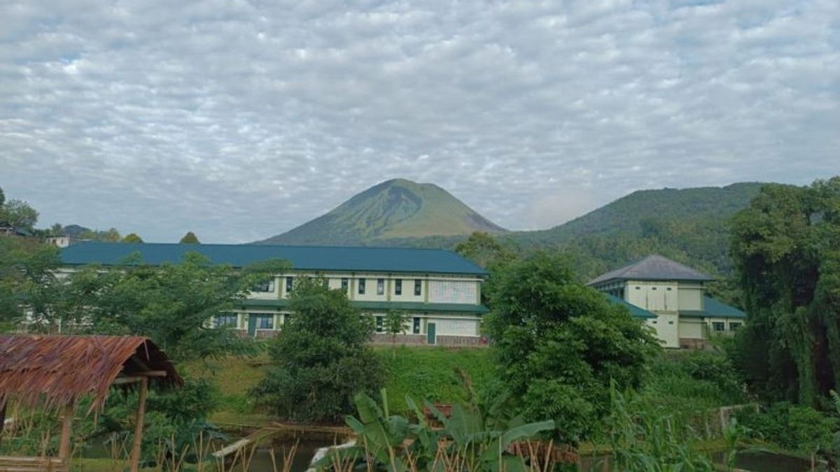 Badan Geologi Naikkan Status Gunung Lokon di Tomohon Menjadi Siaga