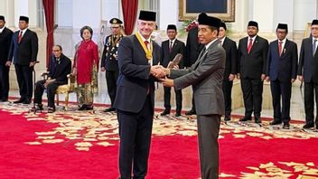 Jokowi Sematkan Bintang Jasa Pratama untuk Presiden FIFA Gianni Infantino