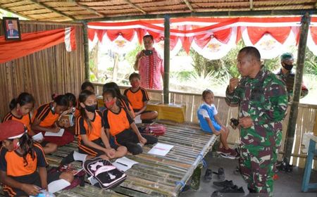 Terpanggil Sebagai Putra Maluku, Danrem 151/Binaiya Berikan Bantuan 1.200 Set Alat Sekolah, 100 Al-Qur'an dan Alkitab