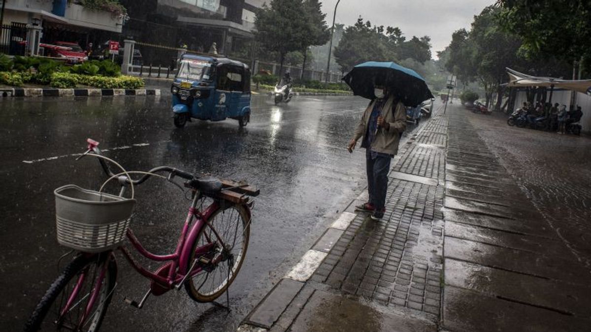 BMKG 天気予報: 多くのジャカルタ地域は強風を伴う雷雨の可能性を秘めています