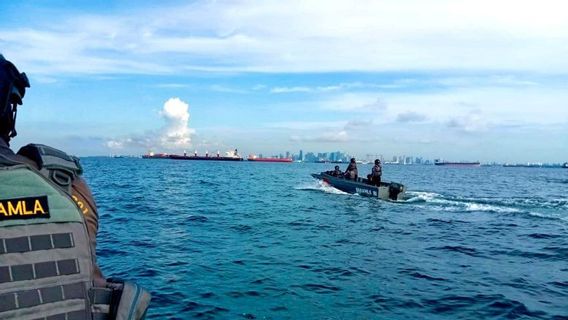 Bakamla Usir 5艘中国国旗船只Labuhkan Jangkar in Bintan Kepri Waters