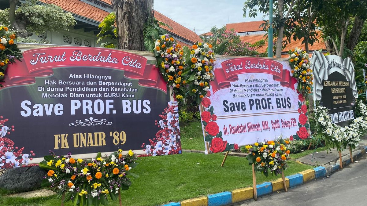 عميد كلية الطب في ديكوبوت ، أساتذة ومئات المواطنين Unair Surabaya Ancam Mogok