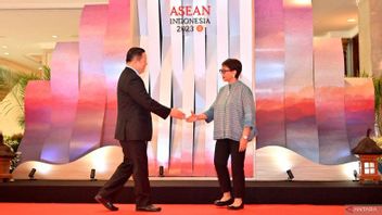 ルトノ外務大臣、ジャカルタでのAMMに先立ち、ASEAN外相を歓迎する