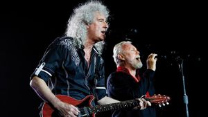  Bicara Soal Solo Gitar Lagu <i>Face It Alone</i>, Brian May: Saya Mencoba Jadi Suara di Sebelah Freddie