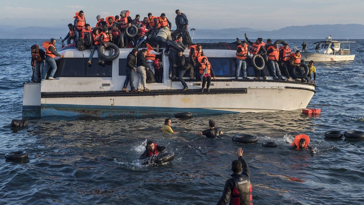 Migrant Wooden Boat Sinks After Hitting Rocks in Italy: 59 People Killed Including 12 Children