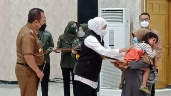 Gubernur Jatim Khofifah Beri Santunan Keluarga Korban Ritual Pantai Payangan