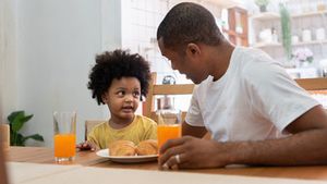 Tips Menjawab Pertanyaan Anak yang Sering Membingungkan Orang Tua