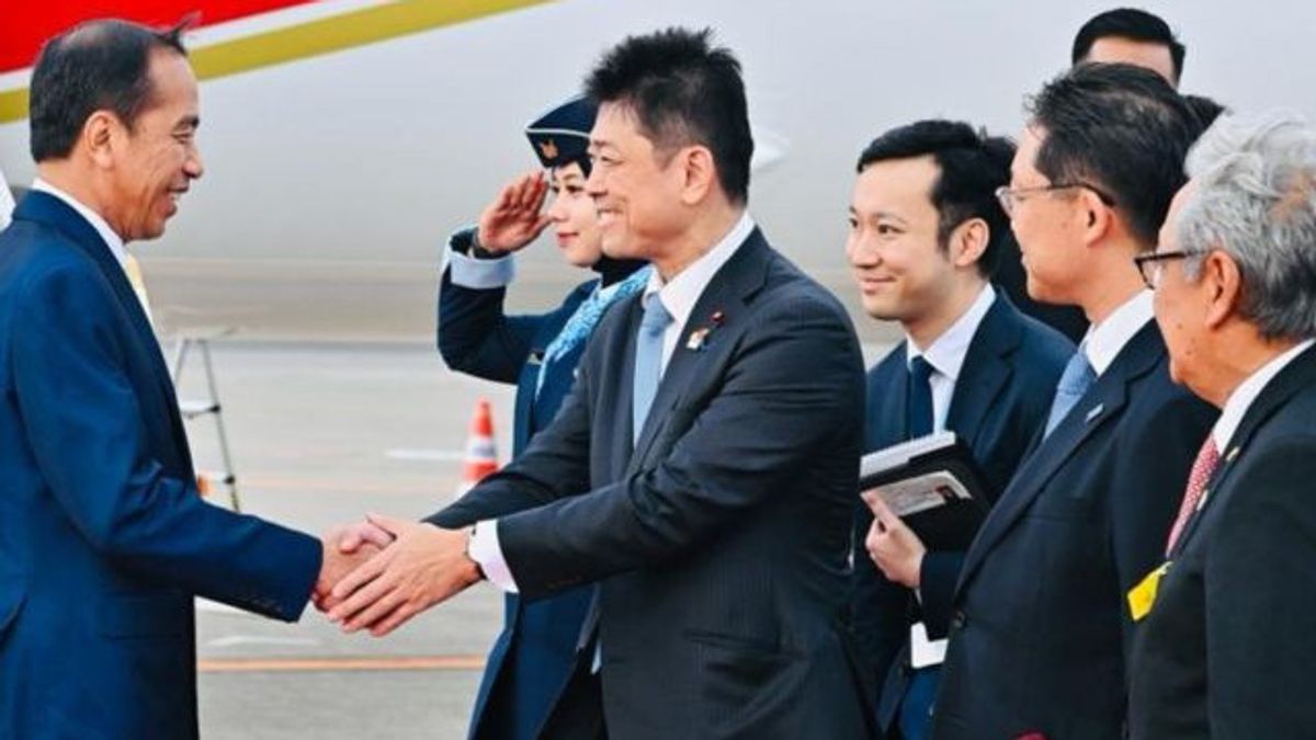佐科威总统抵达日本东京会见岸田首相