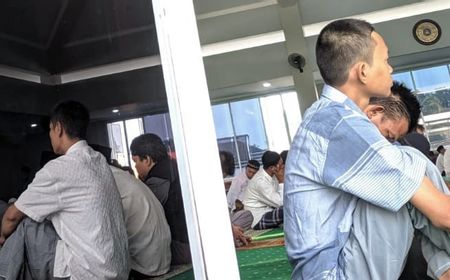 Fatwa Salat di Masjid: Kita yang Tanggung, MUI yang Jawab