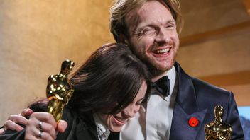 Billie Eilish devient la plus jeune artiste à remporter deux Oscars