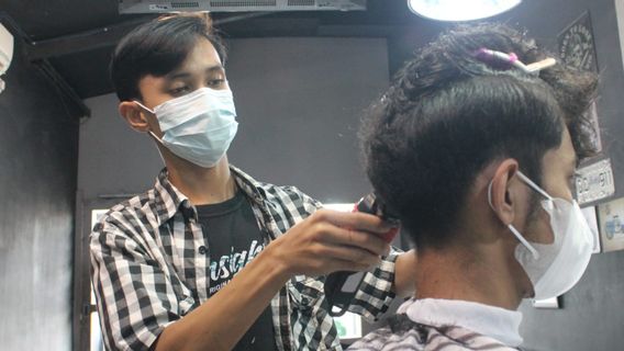 The Power Of Ganjar Is Also Felt By Apik Barbershop