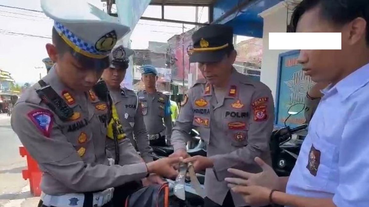 Riding Tronton To Brawl, 6 Sukabumi Students Bring Sajam Secured In Cianjur