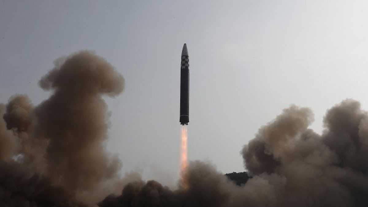 北朝鮮、中距離弾道ミサイルを発射、韓国軍は警戒態勢に