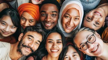 社会的な存在としての人間の重要性は何ですか?