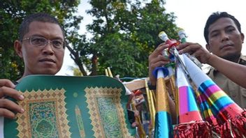 Heboh Terompet Tahun Baru Berbahan Sampul Al Quran dalam Memori Hari Ini, 30 Desember 2015