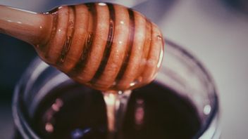 添加酸的黑蜂蜜及其治疗方法提示