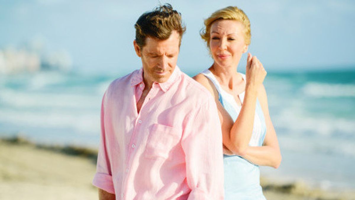 6 علامات على أن شريكك يعاني من أزمة منتصف العمر