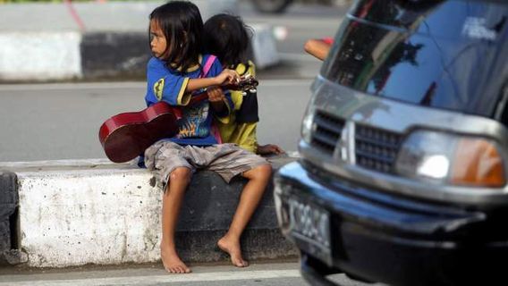 Social Minister Khofifah Indar Parawansa Optimistic That Indonesia Is Free Of Street Children Achieved In Today's Memory, November 20, 2017