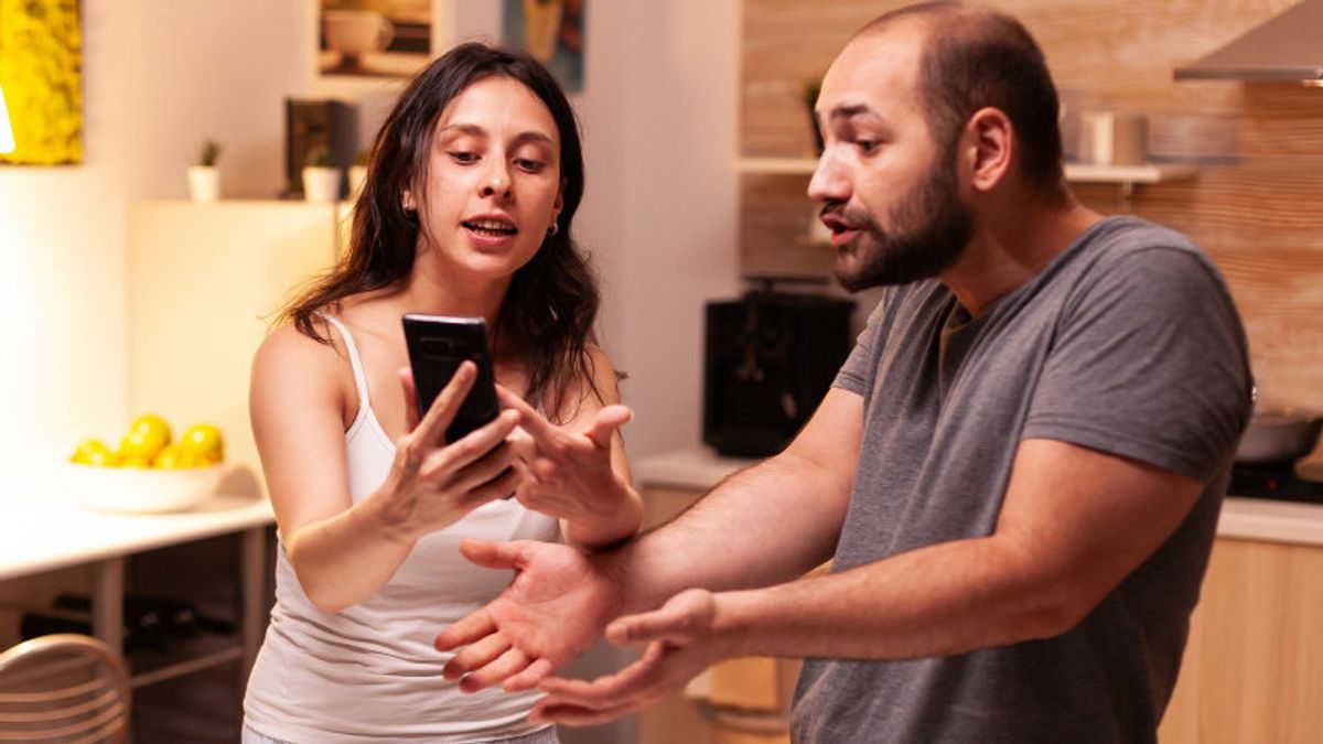 Getting To Know Fexting, Bad Communicating Ways For Couples And Mandatory To Avoid