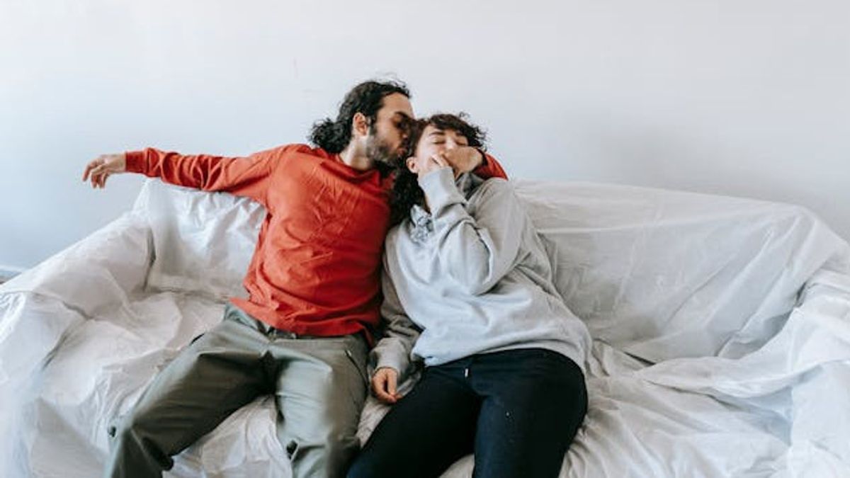 Tips For Being A Personal Full Of Love With Your Partner, One Of Them Shares Feelings