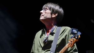 Bassis Blur Alex James Puji Keberhasilan Tur Reuni Oasis