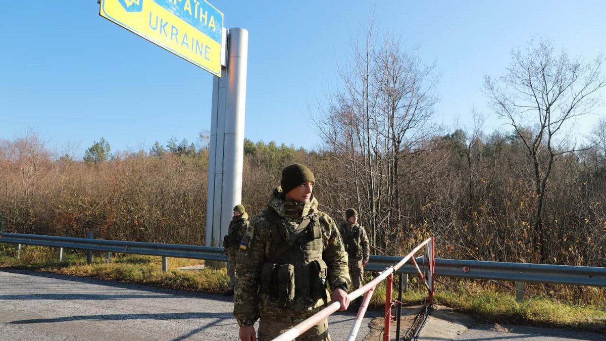 Ukraine Urges Belarus to Withdraw Troops, Military Equipment from Border