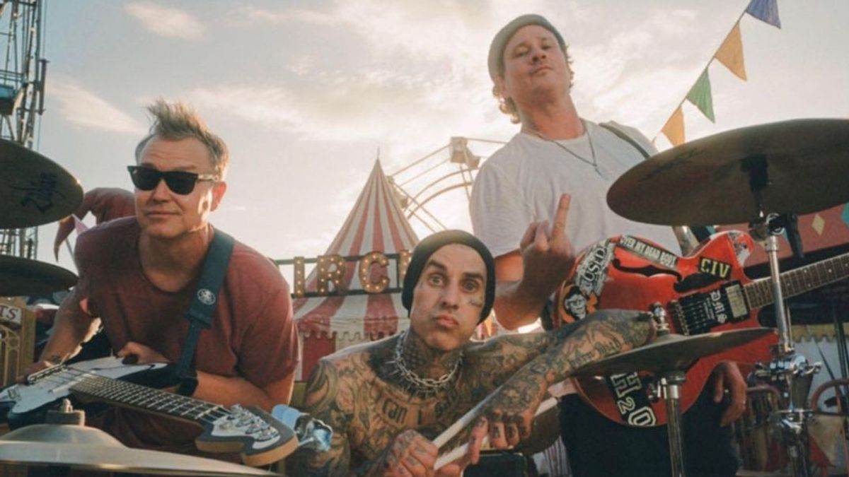 トラビスバーカーの指の怪我により、Blink-182再会ツアーは来年に逆行します