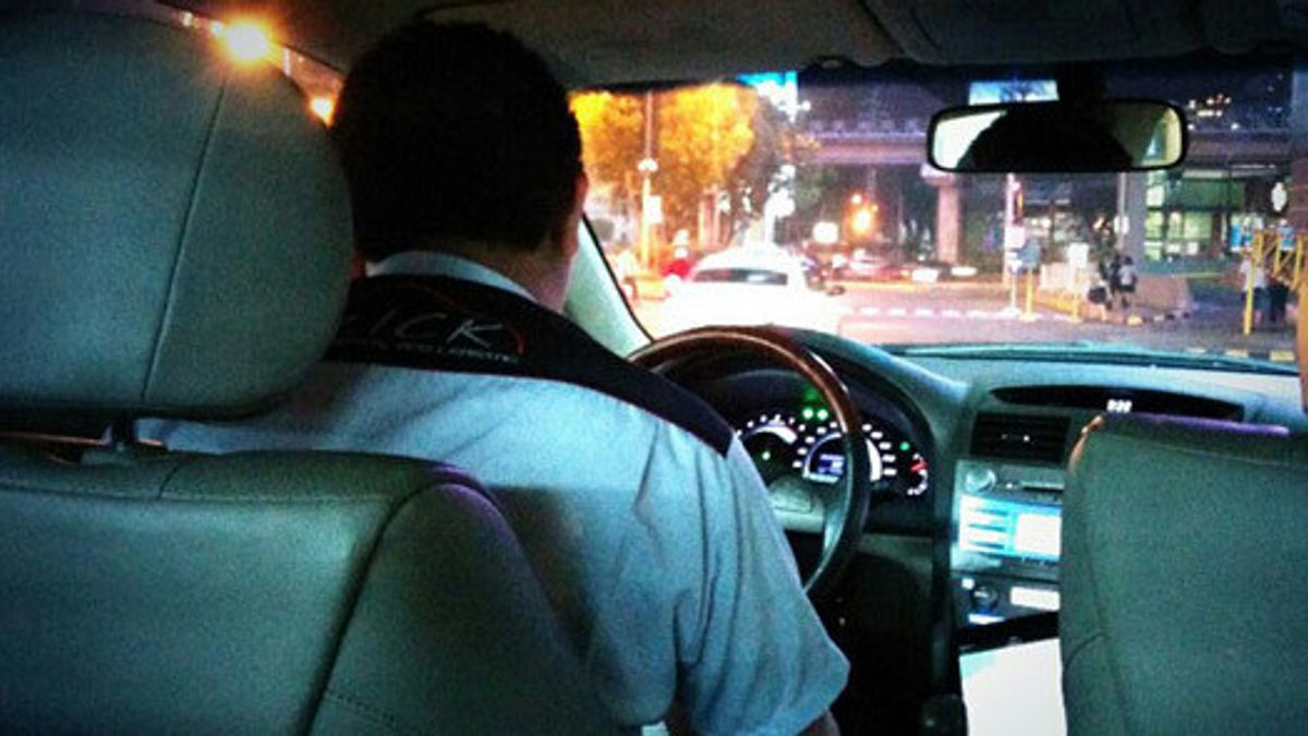Pihak Grab Bekukan Akun Supir Taksi Online yang Curi Tas Isi Uang Rp10 Juta Milik Penumpangnya