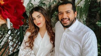 塔西亚·法拉西亚(Tasya Farasya)在与艾哈迈德·阿塞加夫(Ahmad Assegaf)正式离婚后松了一口气和感激之情