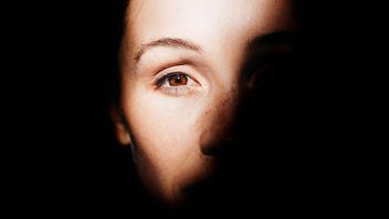 目の疲れを解消し、視力の集中力を高めるテクニック、目のヨガを試してみてください