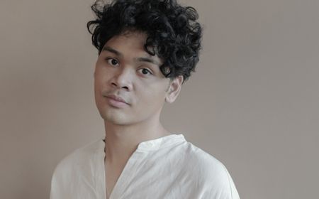 Mikha Angelo Lepas Lagu Middle Ground untuk Sambut Album Perdana