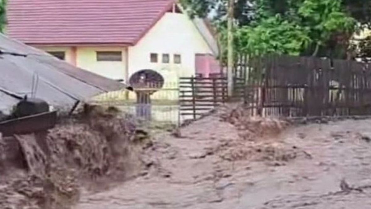 Floods And Strong Winds Hit 13 Villages In Bima, Thousands Of Residents Affected