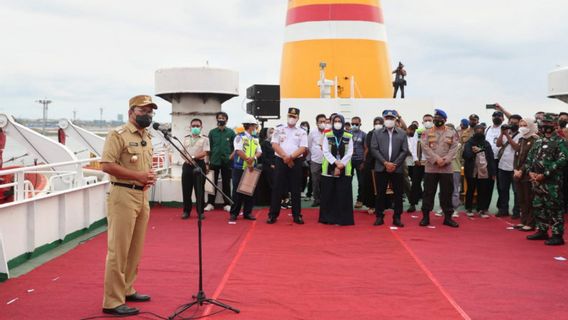 عمدة ماكاسار داني بومانتو سيتوب عملية COVID-19 KM Umsini سفينة العزل