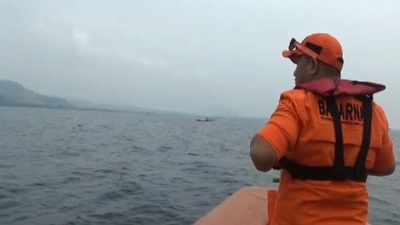 搜救队扩大了对在巴考海尼水域KMP Reinna跳跃乘客的搜索