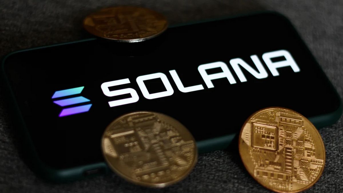 Whale Crypto Selling SOL Coins, Solana Under Pressure