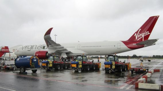 أثناء تحليقها فوق العراق ، غرمت شركة طيران فيرجن أتلانتيك 15 مليار روبية إندونيسية