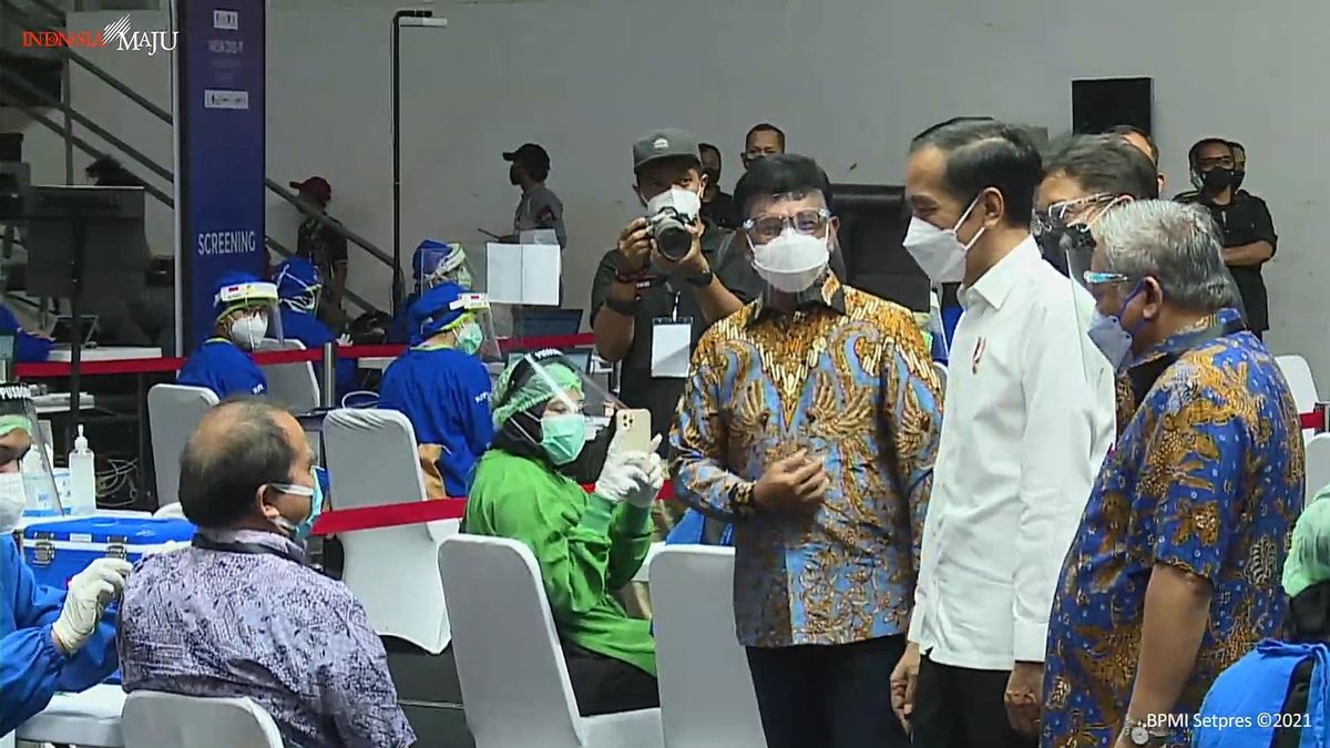 Le Président Jokowi Demande à Tous Les Journalistes De Suivre Le Programme De Vaccination COVID-19