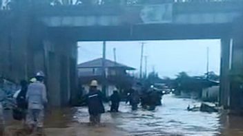 中苏拉威西省法图菲亚莫罗瓦利村受洪水影响的500个家庭