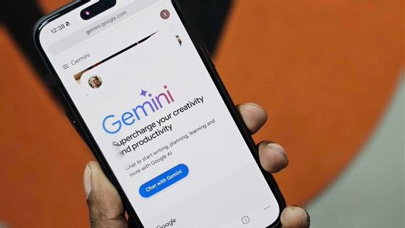Apple And Google In Talks To Build Gemini AI Machine Into IPhone