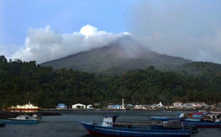 Penurunan Status Siaga Gunung Karangetang Masih Dikaji PVMBG