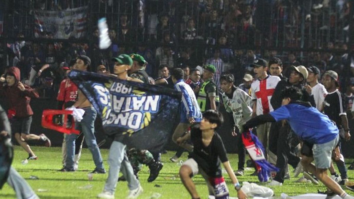 东爪哇副总督说，174人因玛琅坎朱鲁汉体育场的骚乱而死亡