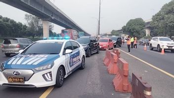Arus Lalu Lintas Padat, Contraflow Berlaku Sepanjang 18 Kilometer di Tol Jakarta-Cikampek