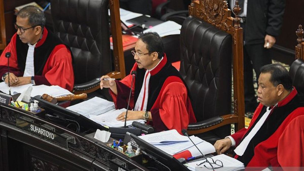 Constitutional Court Considers Amicus Curie Megawati And Former KPK Leaders