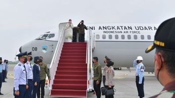 副总统在西苏门答腊为印度尼西亚制造的自豪的民族运动揭幕