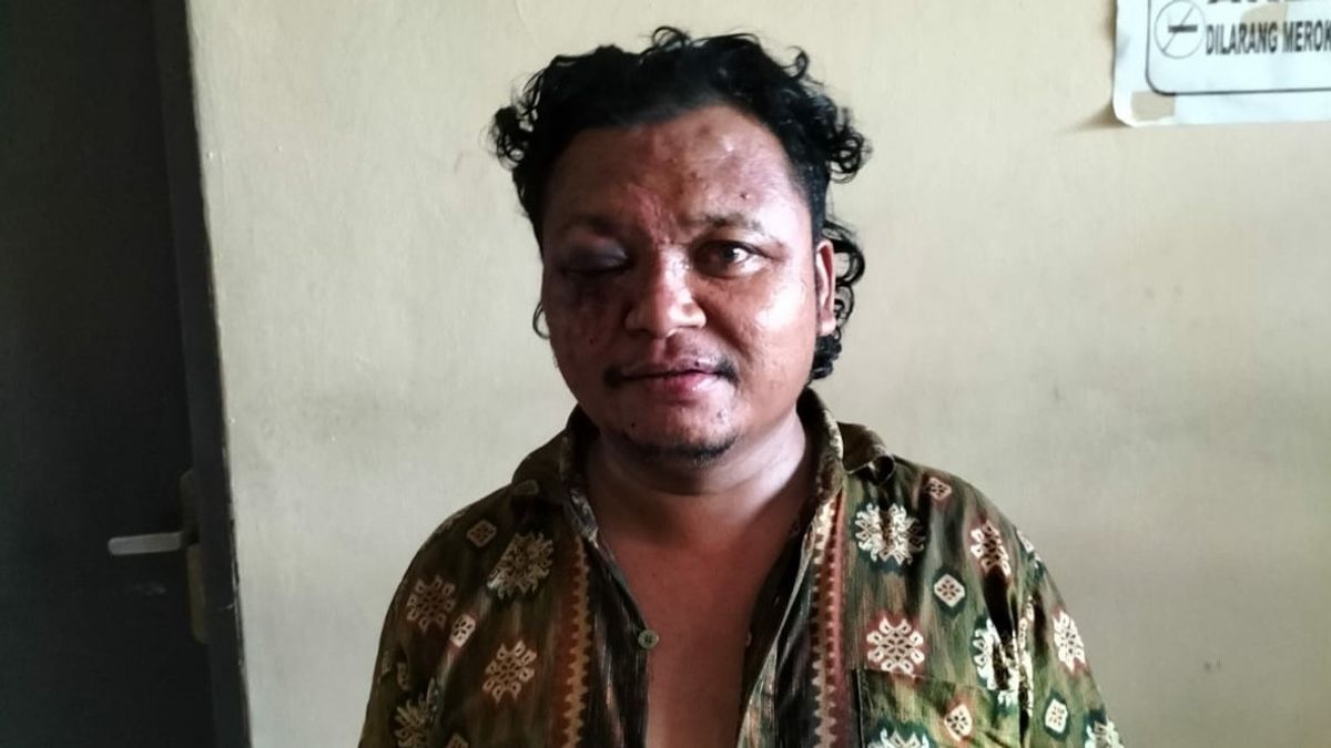 Danovan Sembiring, A Resident Of Bekasi, Desperately Threatens Police With Machetes And Badik