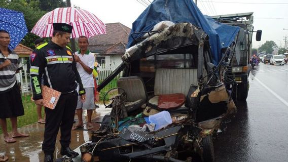 Kecelakaan Beruntun Libatkan 4 Kendaraan di Jombang, 5 Orang Luka